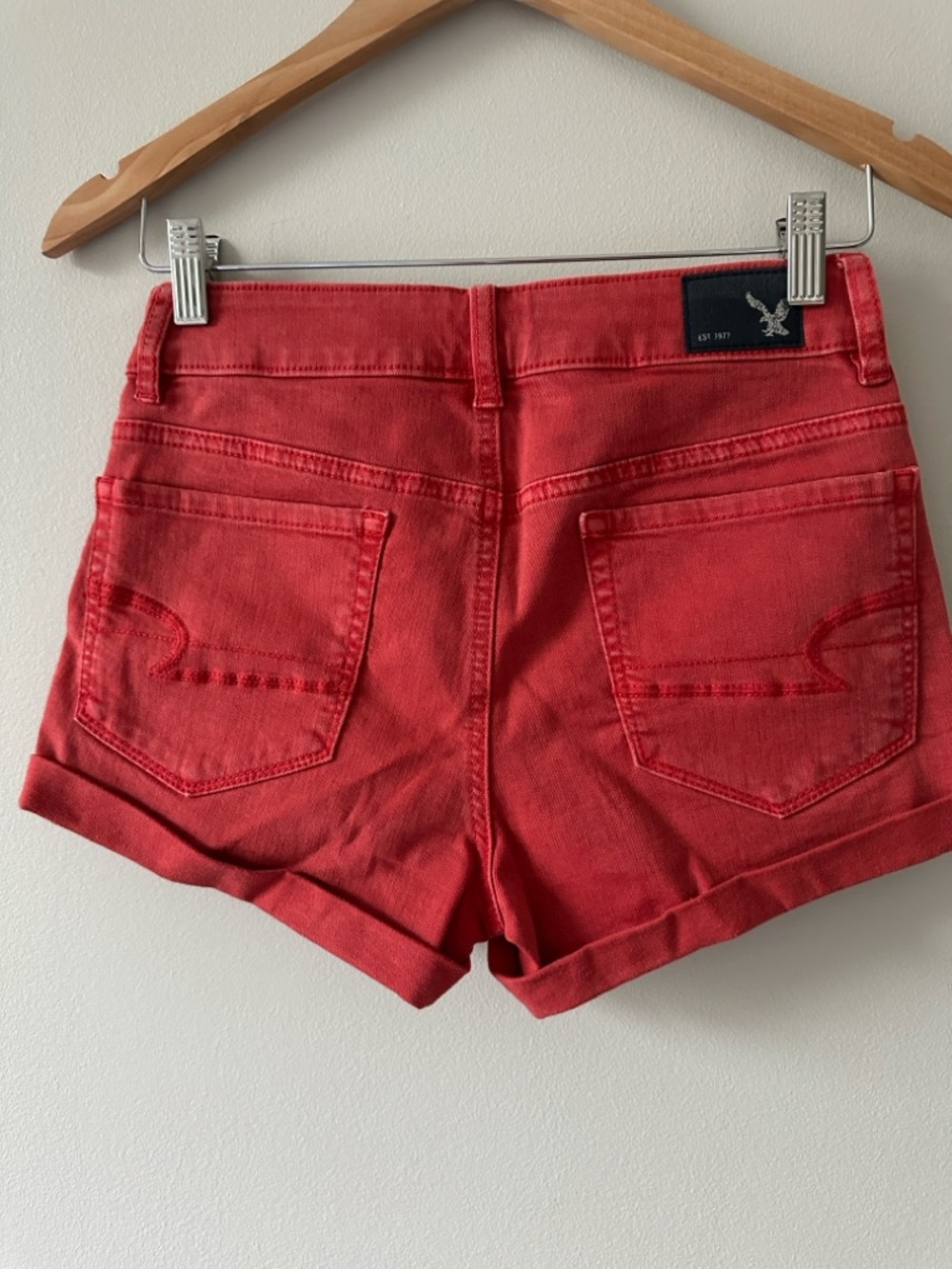 American Eagle Outfitters Women's Red Denim Rolled Hem Shorts Size 2 - Picture 2 of 4